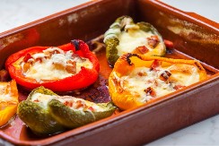 ZAPEČENE PAPRIKE SA SIROM RAJ ZA NEPCA Prave se brzo, a pojedu u trenu