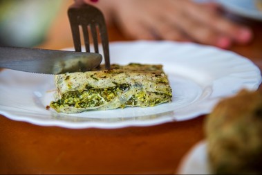 PITA SA HELJDOM SUPER IDE UZ AJVAR Hrskave kore, a prepuna sočnog nadeva