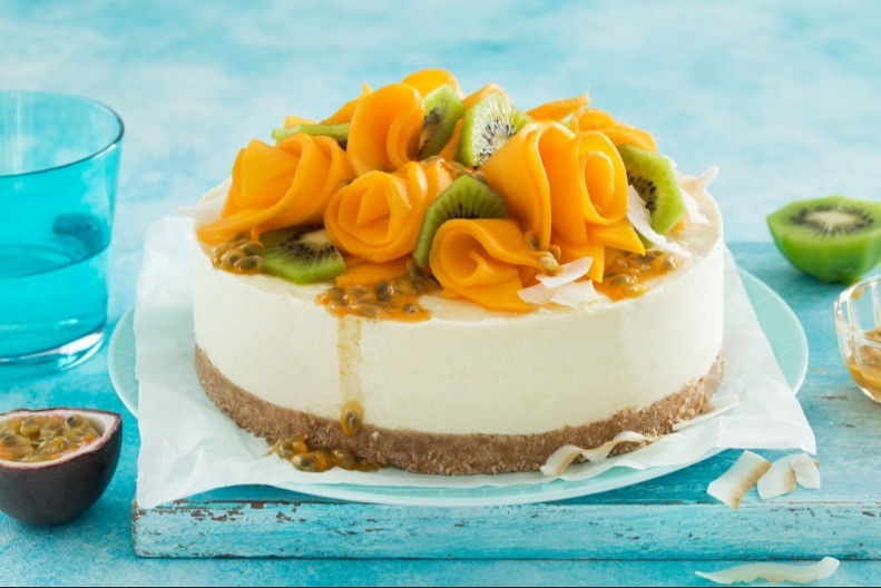 KOKOS TORTA SA KIVIJEM ZA PROLEĆE Osvežava i sladi u isto vreme