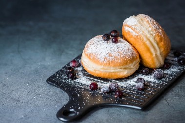 POSNE KROFNE IZ RERNE Nisu masne, a vazdušaste, mekane i pune fila