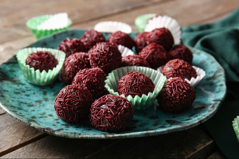 FENOMENALNE KUGLICE SA TREŠNJAMA Može i dete da ih napravi, a smažu se odmah