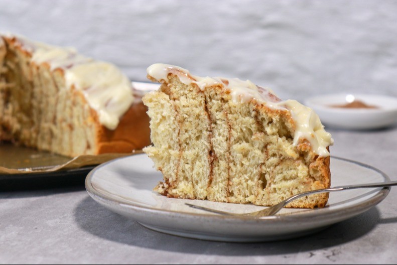 CIMET KOLAČ SA PRELIVOM Poješćete dodatno parče koliko je neodoljiv