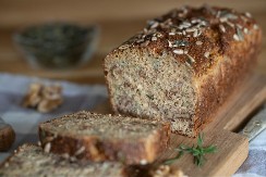 DOMAĆI INTEGRALNI HLEB MIRISAN I SOČAN A biće svež i prekosutra