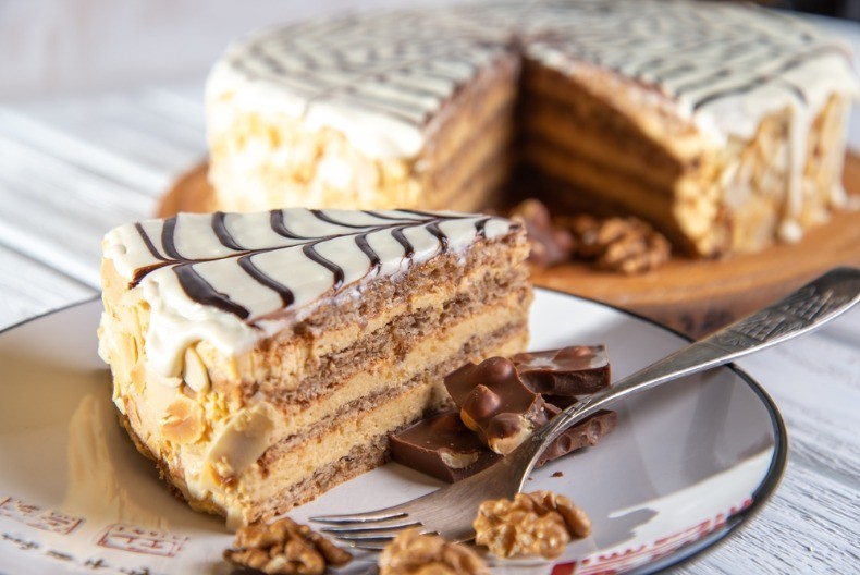 POSNA ESTERHAZI TORTA ZA PRAVE SLADOKUSCE Kremasta i jednostavna