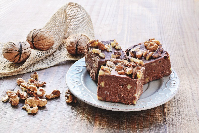 ČOKOLADNE KOCKE SA MLEVENIM KEKSOM Otopićete se od slatkoće i miline