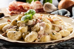 NJOKE SA SLANINOM KREMASTE I NEODOLJIVE Bolji ručak sigurno niste jeli