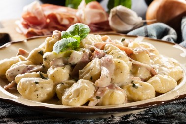 NJOKE SA SLANINOM KREMASTE I NEODOLJIVE Bolji ručak sigurno niste jeli