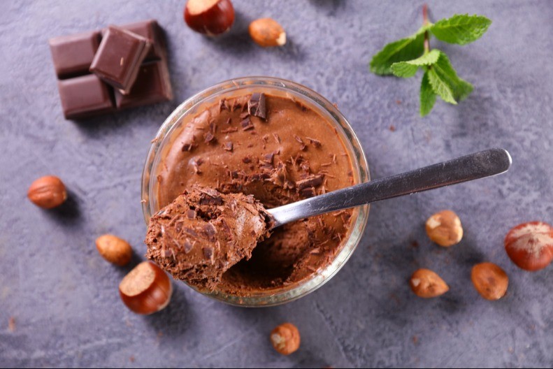 BRZI ČOKOLADNI MUS BEZ JAJA I MLEKA Kremast i posan, a preukusan