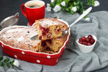 PITA SA VIŠNJAMA OD GOTOVIH KORA Puna hrskavih korica i sočnog nadeva