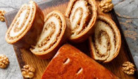 MIRISNA ŠTRUDLA SA ORASIMA SA SOČNIM NADEVOM Osvaja prvim zalogajem