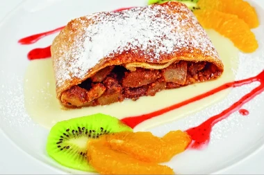 BEČKA ŠTRUDLA BOLJA OD KLASIČNE Jedno parče vam neće biti dovoljno