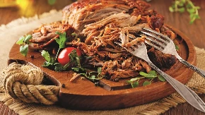 CEPKANI SVINJSKI VRAT SA SOJA SOSOM I MEDOM Gurmanluk u svakom zalogaju