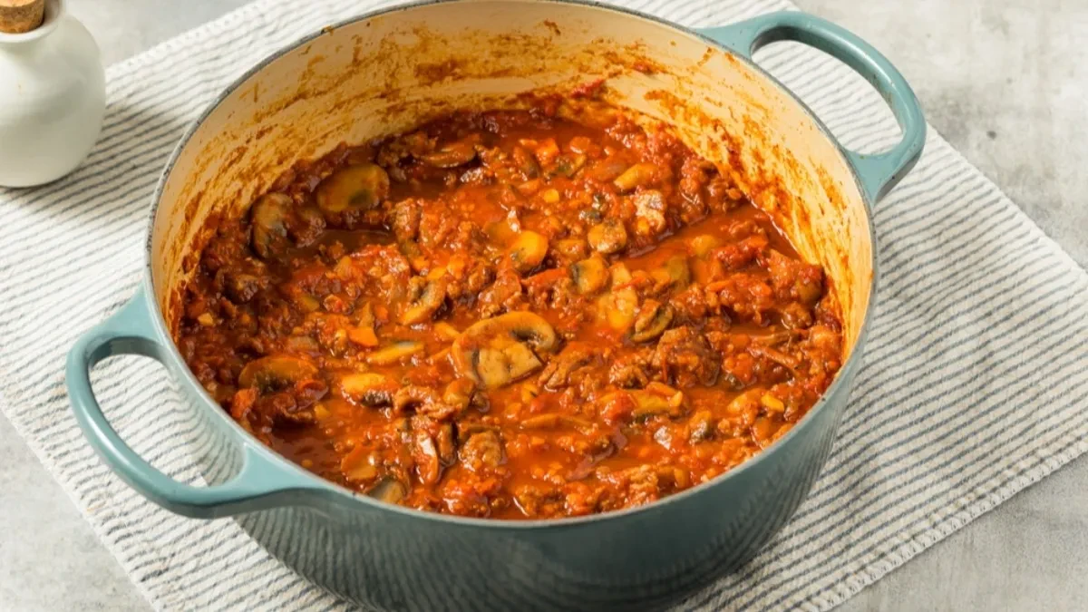 POSNI ŠAMPINJONI U PARADAJZ SOSU Ručak kome nećete moći da odolite