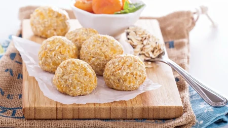 BANANA KUGLICE SE SMAŽU U TRENU Poješćete dok pristavite kafu, a savršene