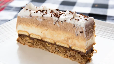 KINDER TORTA UKUSOM BUDI SVA ČULA Poslastica koja ide za sve prilike