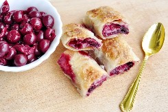 POSNA PITA SA VIŠNJAMA NA VODI Rapsodija ukusa u svakom parčetu