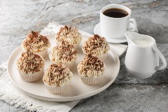 TIRAMISU MAFINI ZA PRAVE SLATKOLJUPCE Omiljena dva deserta u jednom