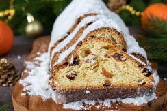 STARINSKI KOMISBROT SA SUVIM VOĆEM Poćiće vam voda na usta