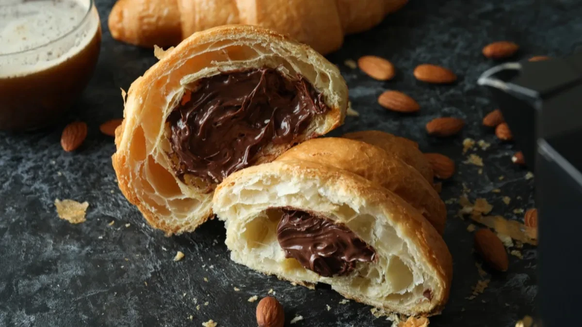 NEODOLJIVE SLATKE KIFLICE SA KREMOM KAO IZ PEKARE Testo je vazdušasto, a fil bogat 