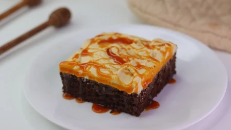RECEPT ZA NAJBOLJI KARAMEL BRAUNI Sočan desert topi se u ustima