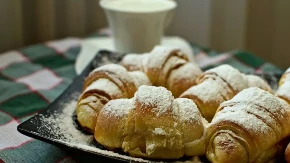 NAPRAVITE STARINSKE KIFLICE SA ČVARCIMA Listaju se kao knjiga