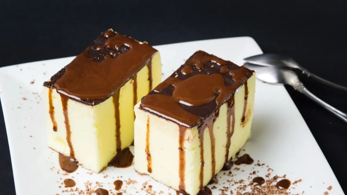 ČOKOLADNA KREMPITA KAO IZ NAJBOLJE POSLASTIČARE Prosto se topi u ustima