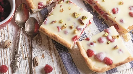 PITA SA BELOM ČOKOLADOM ZA VASKRŠNJI PONEDELJAK Jede se iz pleha