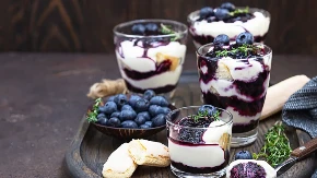 TIRAMISU SA BOROVNICAMA U ČAŠI Brzi desert savršen za iznenadne goste