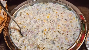 PILEĆA SALATA SA KIKIRIKIJEM I SUSAMOM Predjelo koje može da zameni glavno jelo