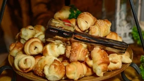 DOMAĆE KIFLICE SA MAŠĆU MIRIŠU NA DETINJSTVO A listaju se kao knjiga