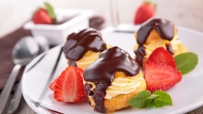 PROFTEROLE SA JAGODAMA OVAKO PRAVE U FRANCUSKOJ Prefinjene, a nežne