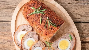 PUNJENI ROLAT ZA PRVI MAJ Odlično ide uz roštilj, a obožavaju ga svi gosti