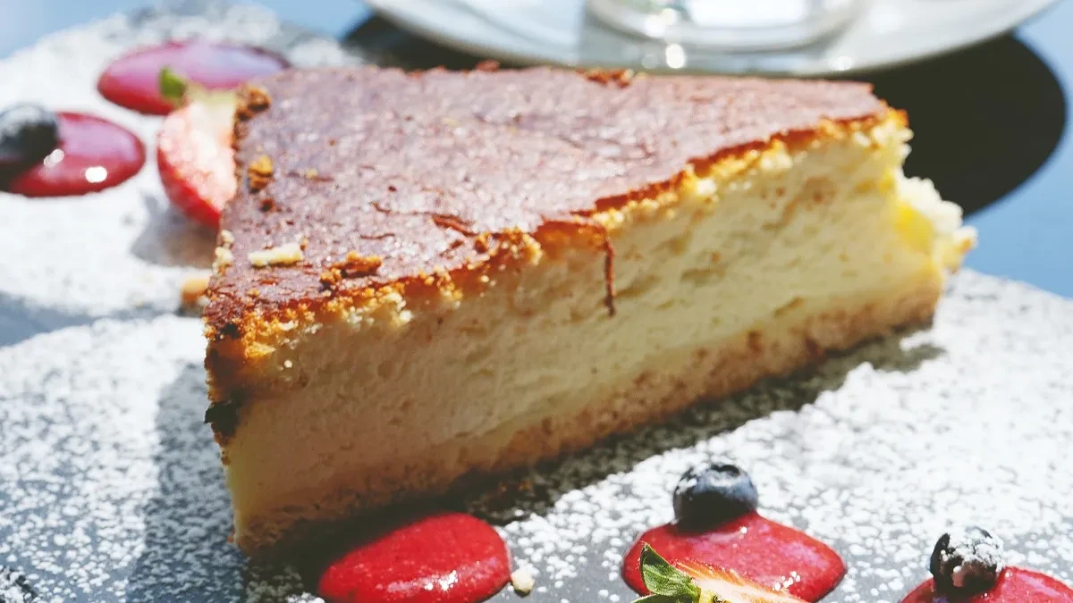 POLJSKI PEČENI ČIZKEJK SA HRSKAVIM KORAMA Probajte Sernik i raspametite se 