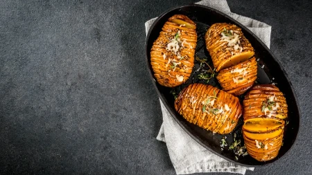 HARMONIKA KROMPIR SA SIROM I SLANINOM Jelo koje i miriše i diše