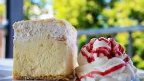 NEODOLJIVA KREMPITA KLASIK POSLASTIČARSTVA Vazdušasta, odmah budi nostalgiju 