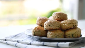 POGAČICE SA LUKOM POSNE I SLASNE Ješćete ih za doručak, ručak i večeru