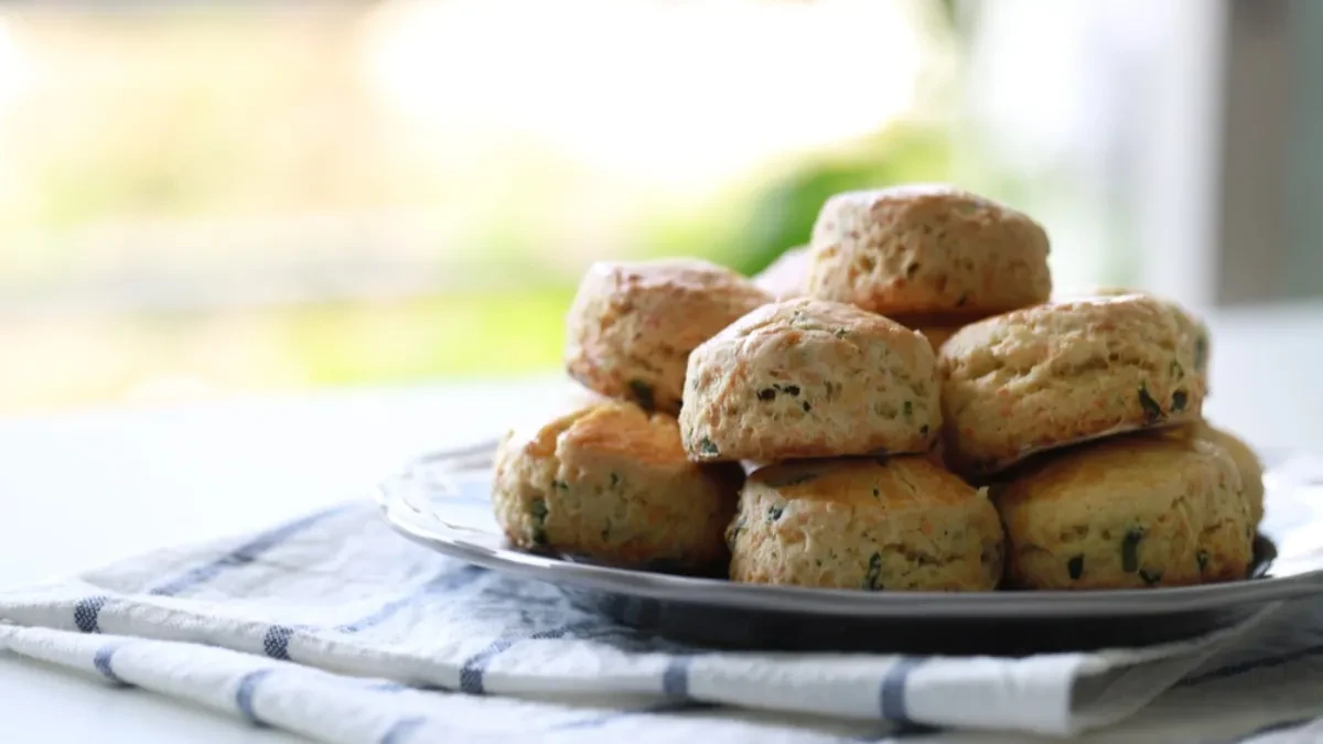 POGAČICE SA LUKOM POSNE I SLASNE Ješćete ih za doručak, ručak i večeru