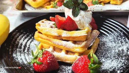 Brze galete sa voćem i jogurtom: Mekane, mirisne i gotove za tren