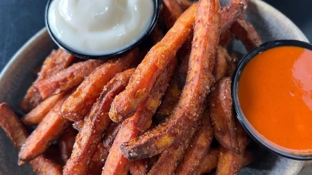 Skoro isto kao krompir, ali je mnogo, mnogo lepše: Najbolji recept za batat iz rerne, hrskav, a unutra skroz sočan