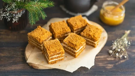 Starinska medena pita kao iz detinjstva: Mekana, zavodljiva i ostaje sveža danima