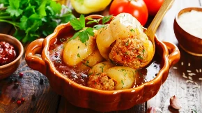 KREMASTI SPECIJALITET IZ RERNE Punjene paprike sa piletinom i pečurkama koje osvajaju na prvi zalogaj