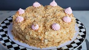 CARSKA TORTA ZA PRVI MAJ PUNA KEKSA I VOĆA Odlično ide posle roštilja i piva