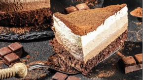 TRIKOLORE MUS TORTA MAMI NA PARČE VIŠE Kao da je stigla iz poslastičare