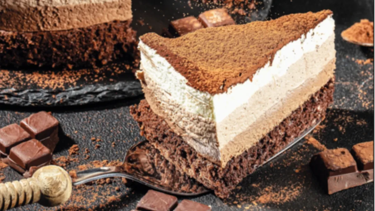 TRIKOLORE MUS TORTA MAMI NA PARČE VIŠE Kao da je stigla iz poslastičare