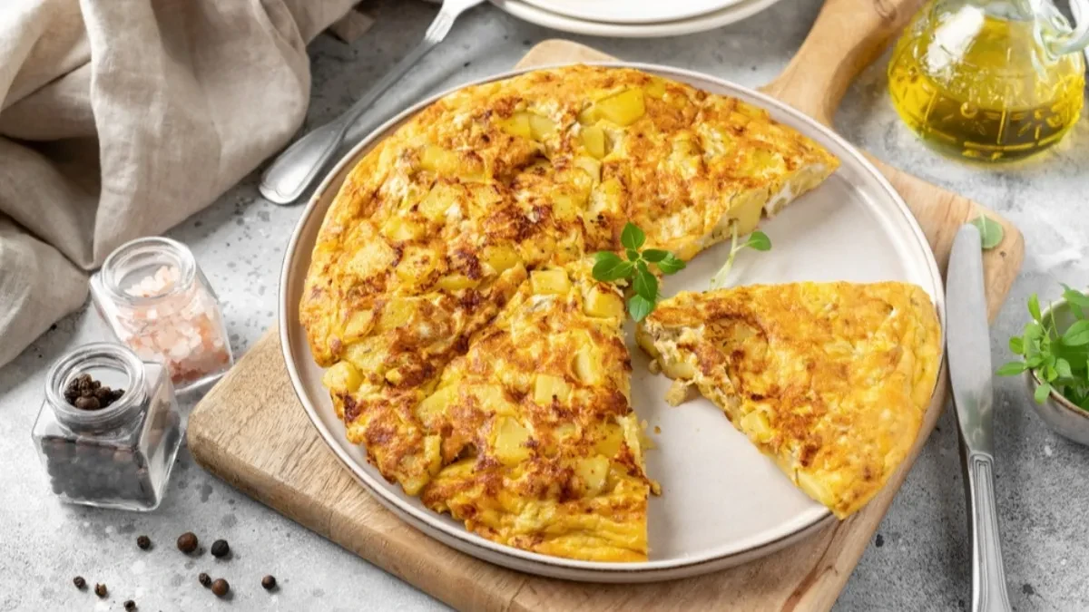 FRITATA SA KROMPIROM PRAVI IZBOR ZA VEČERU Sir se prosto topi u ustima