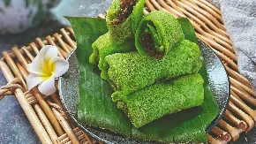 DADAR GULUNG ZA ONE IZBIRLJIVE Indonežanske zelene palačinke sa kokosom