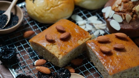 BRZI KOLAČ SA SUVIM ŠLJIVAMA Pravi se maltene sam, a sočniji niste jeli