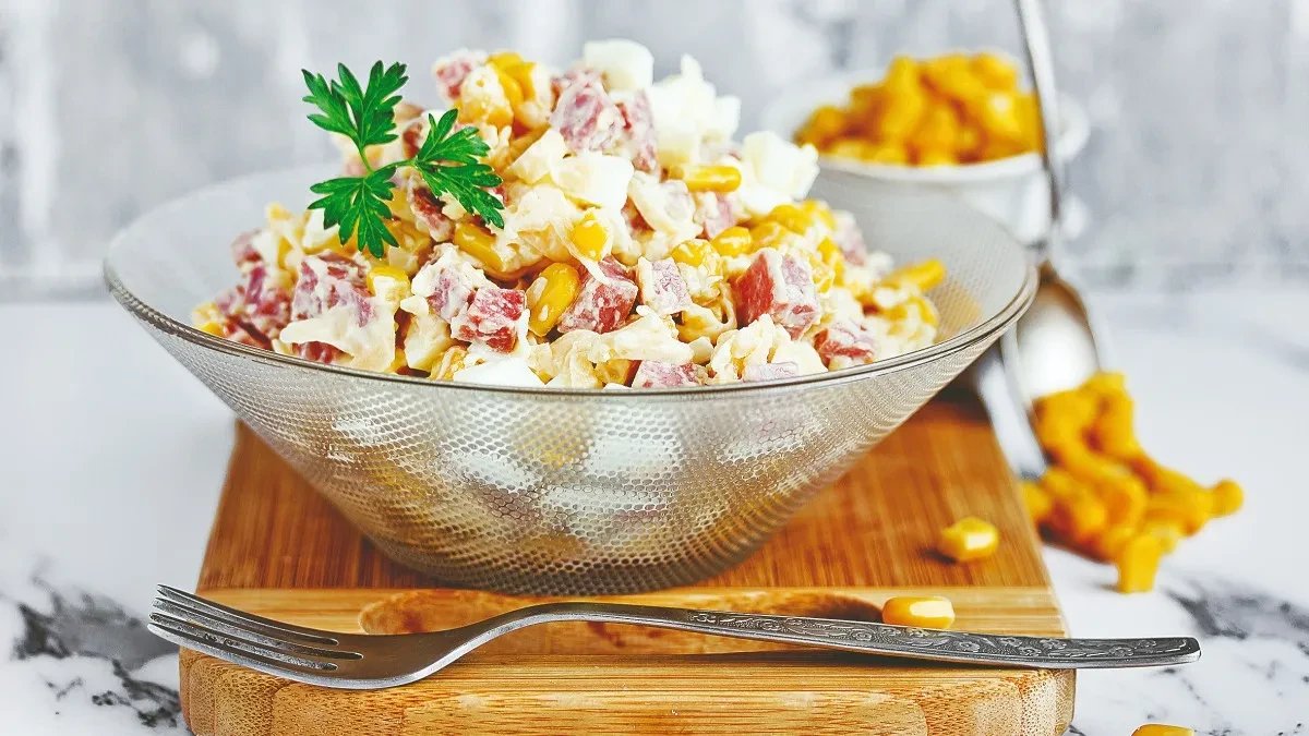SALATA SA KIKIRIKIJEM I ŠUNKOM Kremasta i brza, a obožavaće je svi