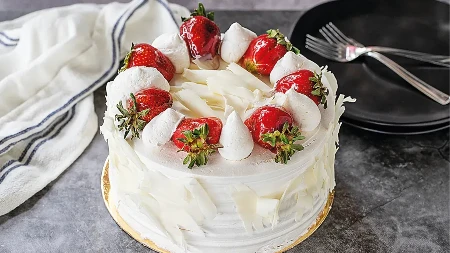 Sladoled torta sa jagodama za Prvi maj Posle roštilja savršeno pada na stomak