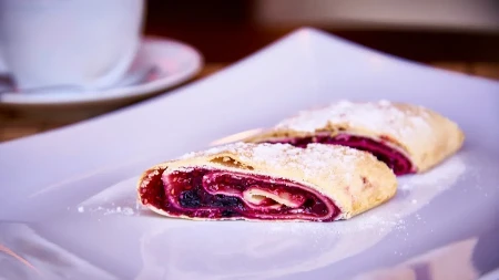 MIRISNA PITA SA MALINAMA SUPER IDE UZ ČAJ Puna hrskavih kora i sočnog nadeva